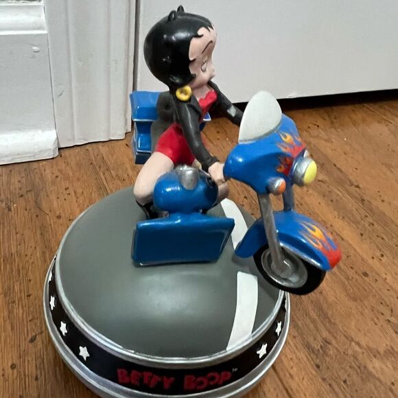 Vintage 2000 Betty Boop on Swaying Motorcycle Music Box - Picture 3 of 5